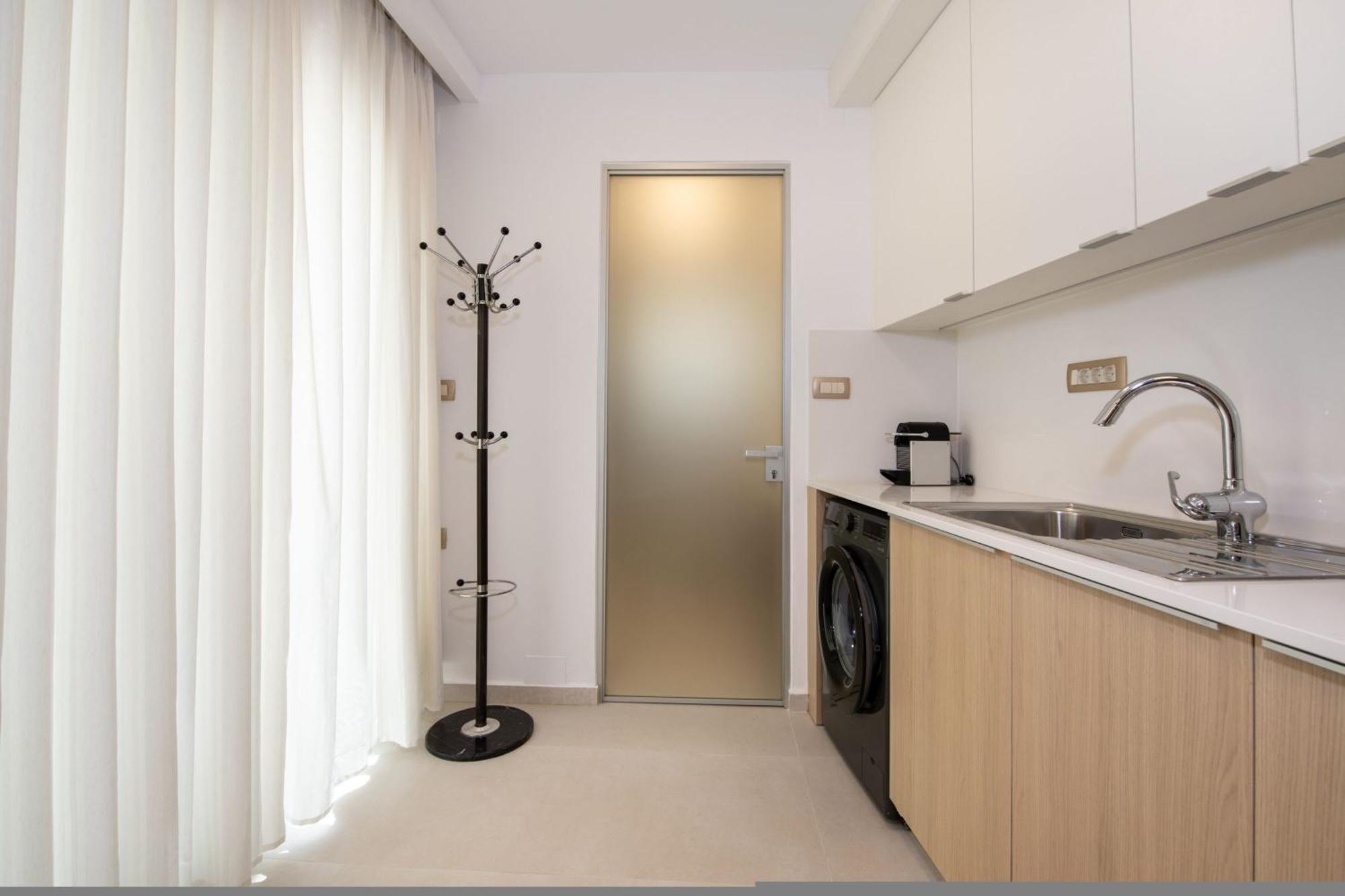 Cherry Central Luxury Suites Ханья Экстерьер фото