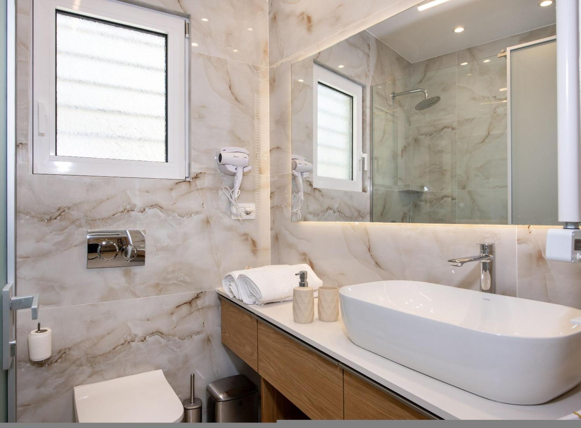 Cherry Central Luxury Suites Ханья Экстерьер фото